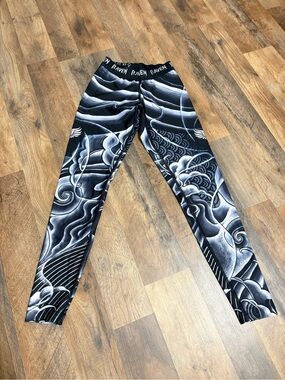 Raven Fightwear Graphic Leggings XS Black White Athletic Compression Pants